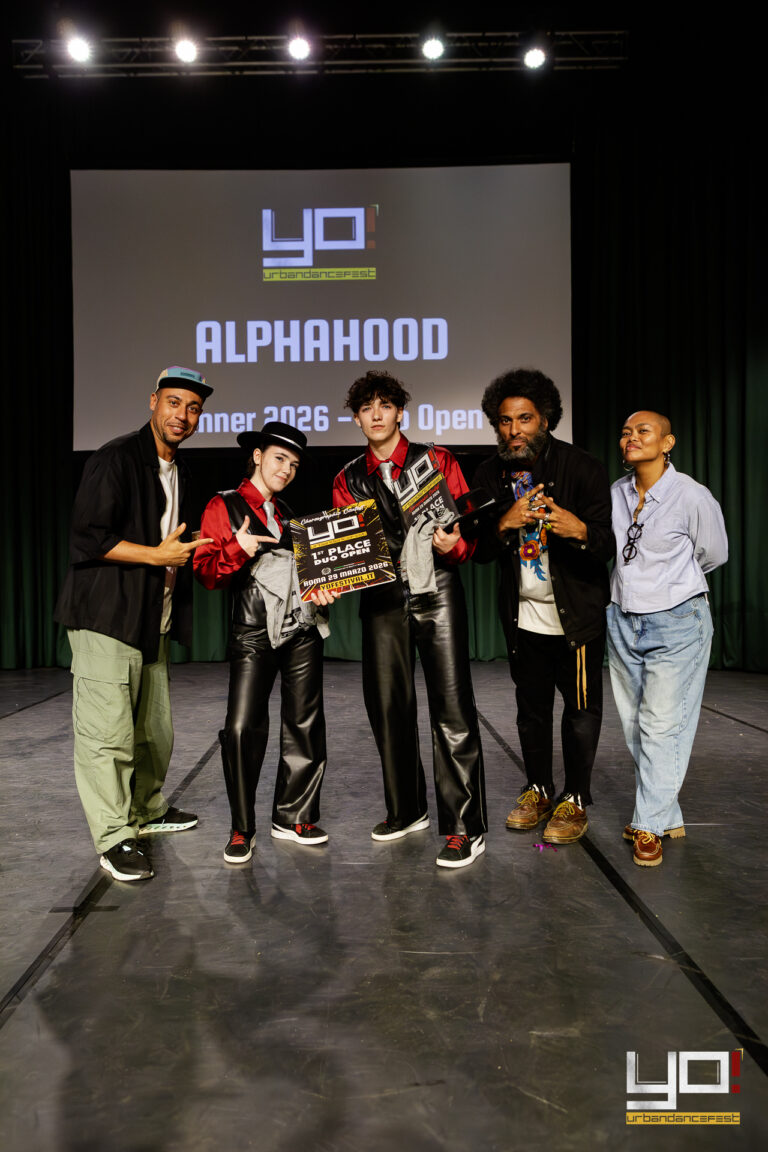 Duo Alphahood, 1° posto categoria Duo Open, sul palco con il trofeo