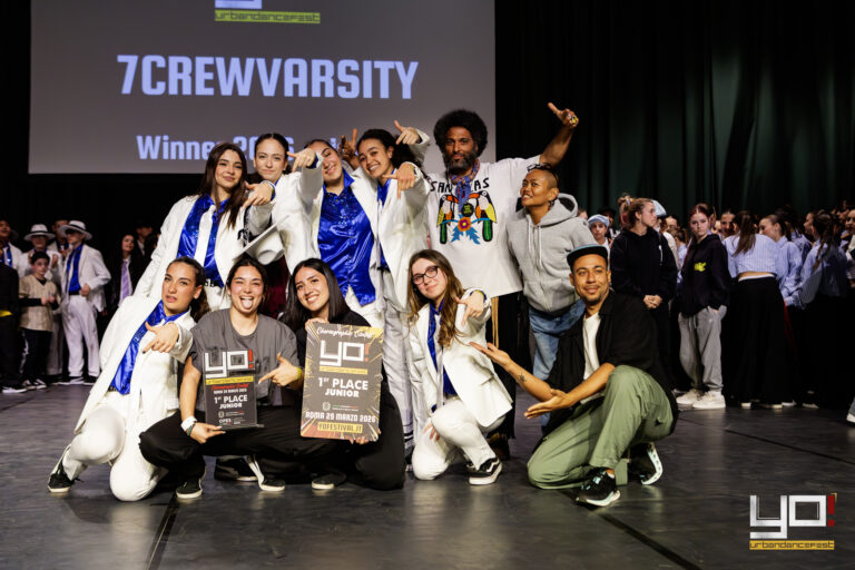 Crew 7CrewVarsity, 1° posto categoria Junior, sul palco con il trofeo