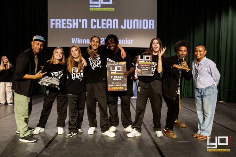 Crew Fresh'n Clean Junior, 1° posto categoria Senior, sul palco con il trofeo