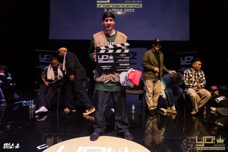 YO! Urban Dance Fest 2022, 1° posto Battle 1vs1 Hip Hop: Mattia Cresh Crescentini premiati sul palco (Cinecittà World)